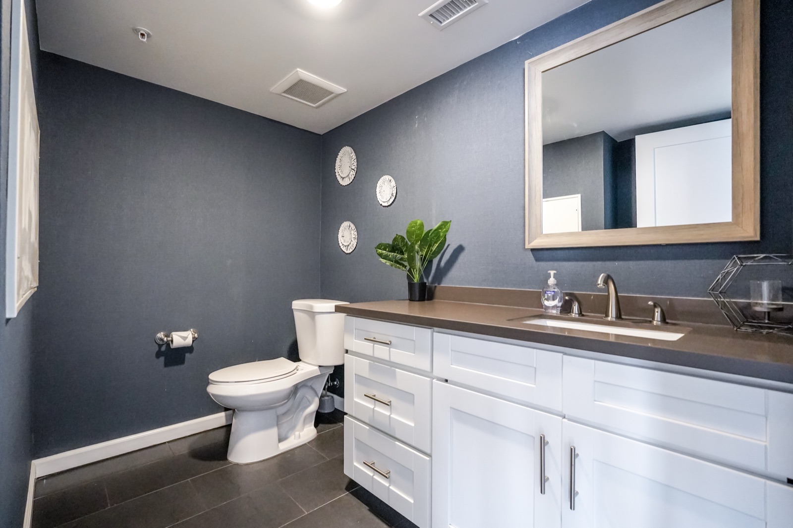 Skyline Loft modern bathroom